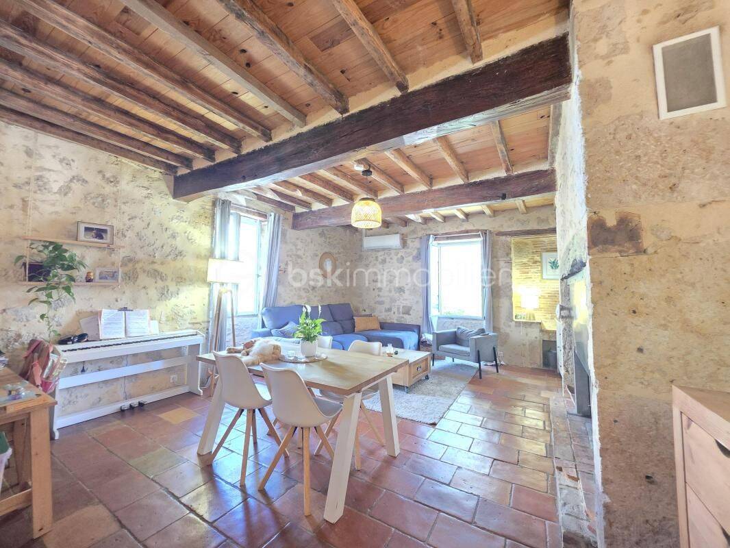 Maison 5 pièces 145 m² · à Sainte-Mère · 145 m² · 235 000 €