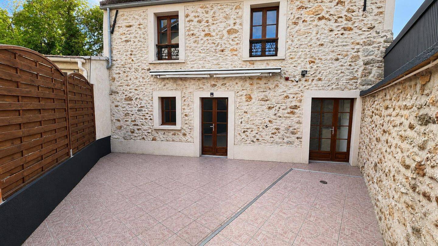 Maison 3 pièces 65 m² · à Lisses · 64,8 m² · 1 100 €
