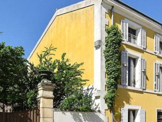 Maison à vendre 890 000 € 8 pièces 6 chambres 290 m² 868 m² de terrain La Roque-d'Anthéron 13640