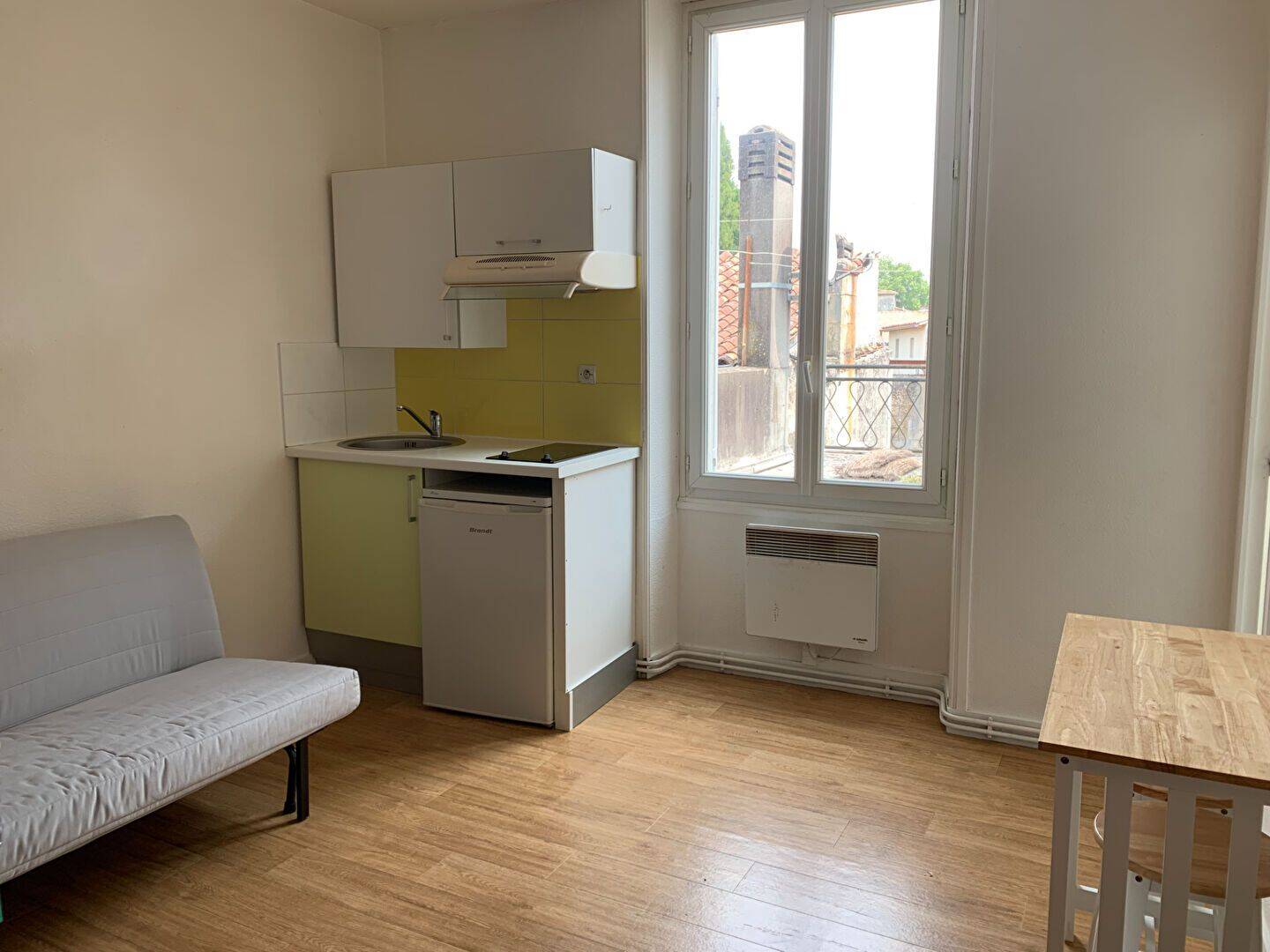 Appartement 1 pièce 14 m² · à Jonzac · 14,3 m² · 303 €
