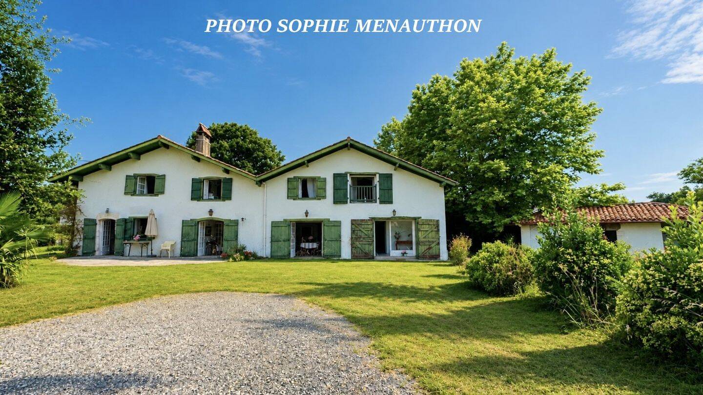 Maison 14 pièces 402 m² · à Urt · 402 m² · 770 000 €
