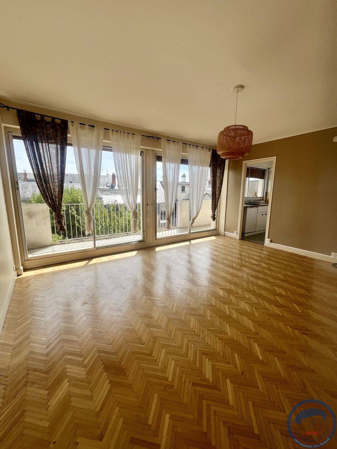 Appartement 1 pièce 34 m² · à Tours · 33,6 m² · 590 €/mois