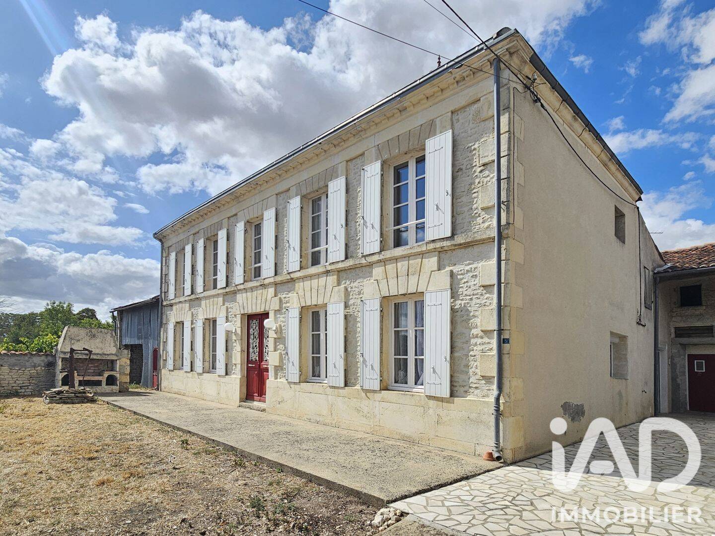 Maison 8 pièces 166 m² · à Loiré-sur-Nie · 166 m² · 200 000 €
