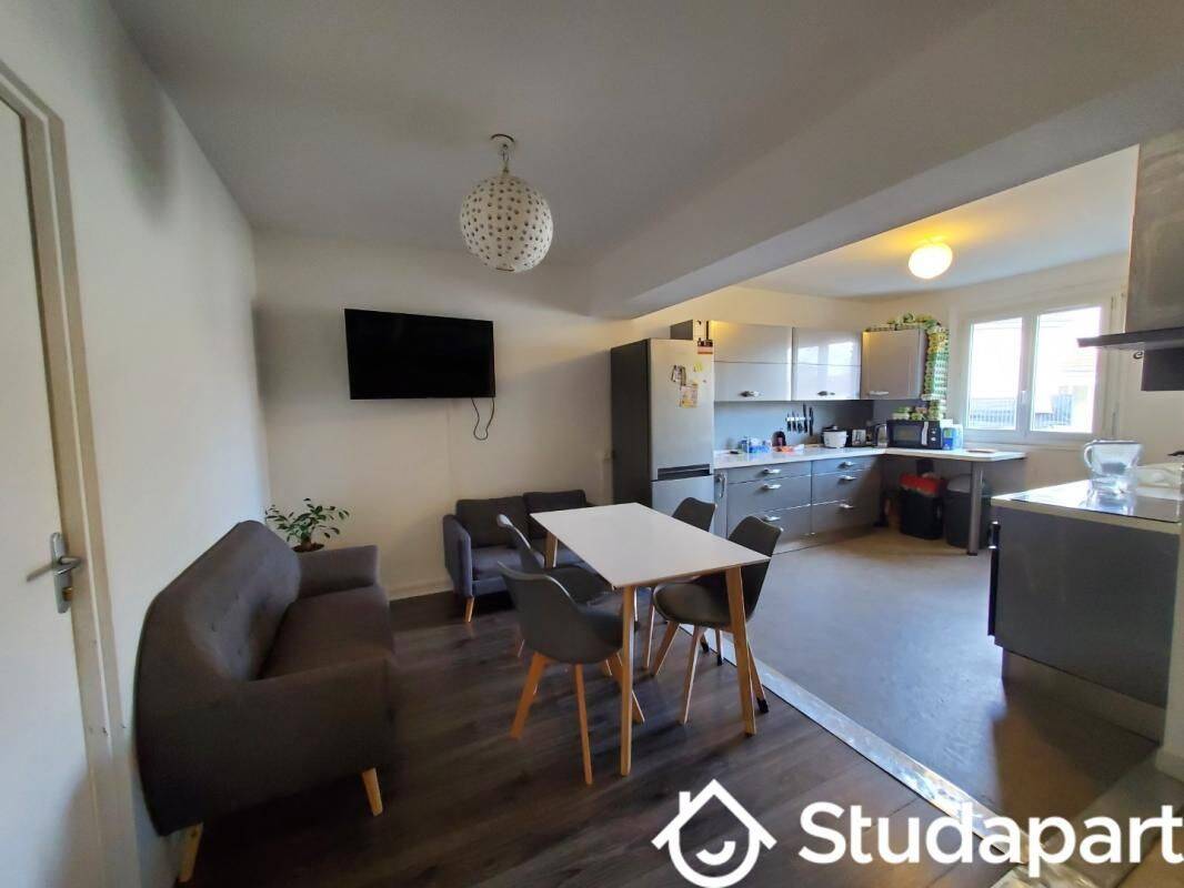 1 pièce 11 m² · à Saint-André-les-Vergers · 11 m² · 435 €