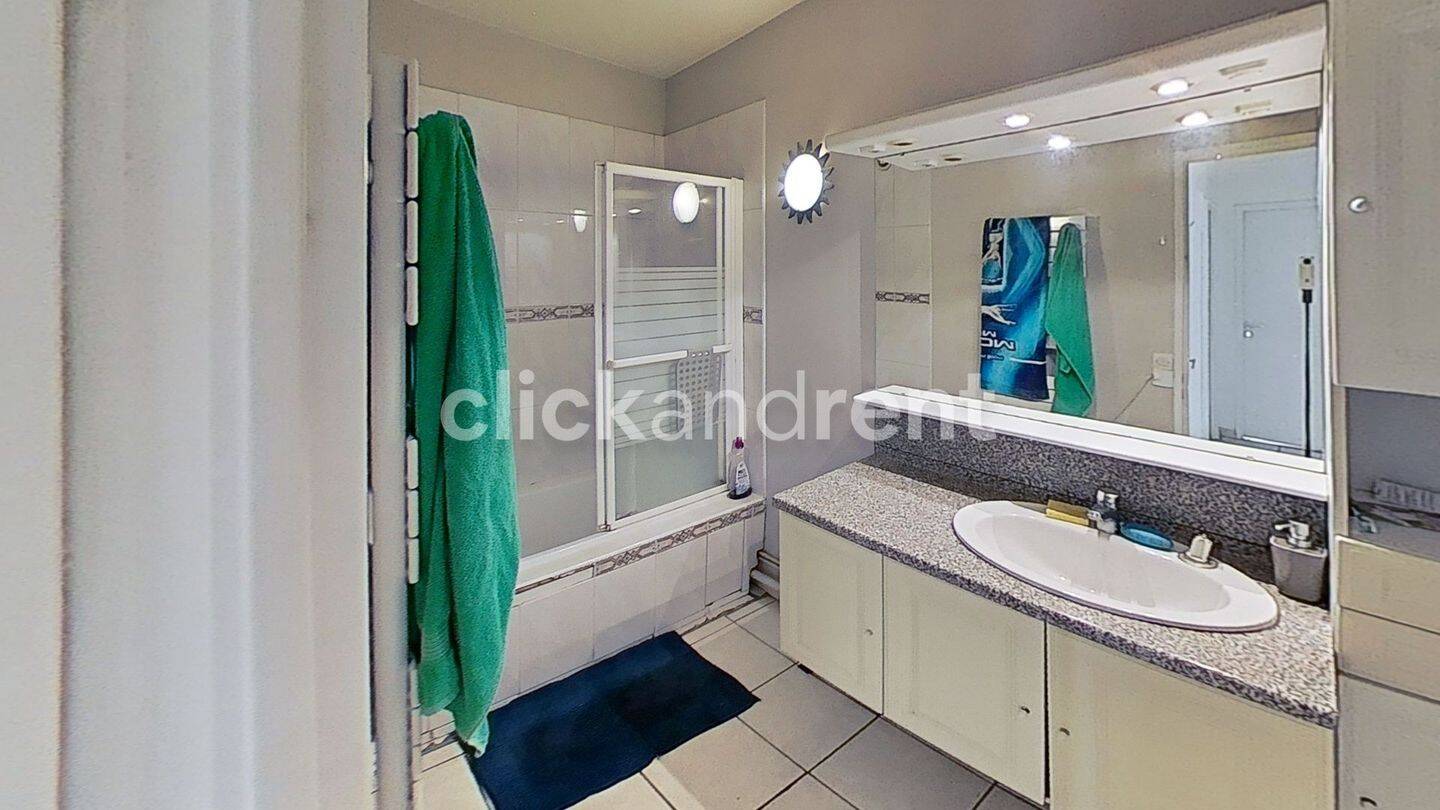5 pièces 97 m² · à Villeurbanne · 97 m² · 480 €