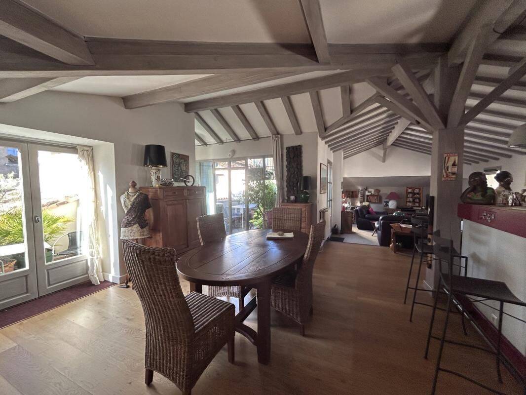 Appartement 3 pièces 141 m² · à Nîmes · 141 m² · 359 000 €