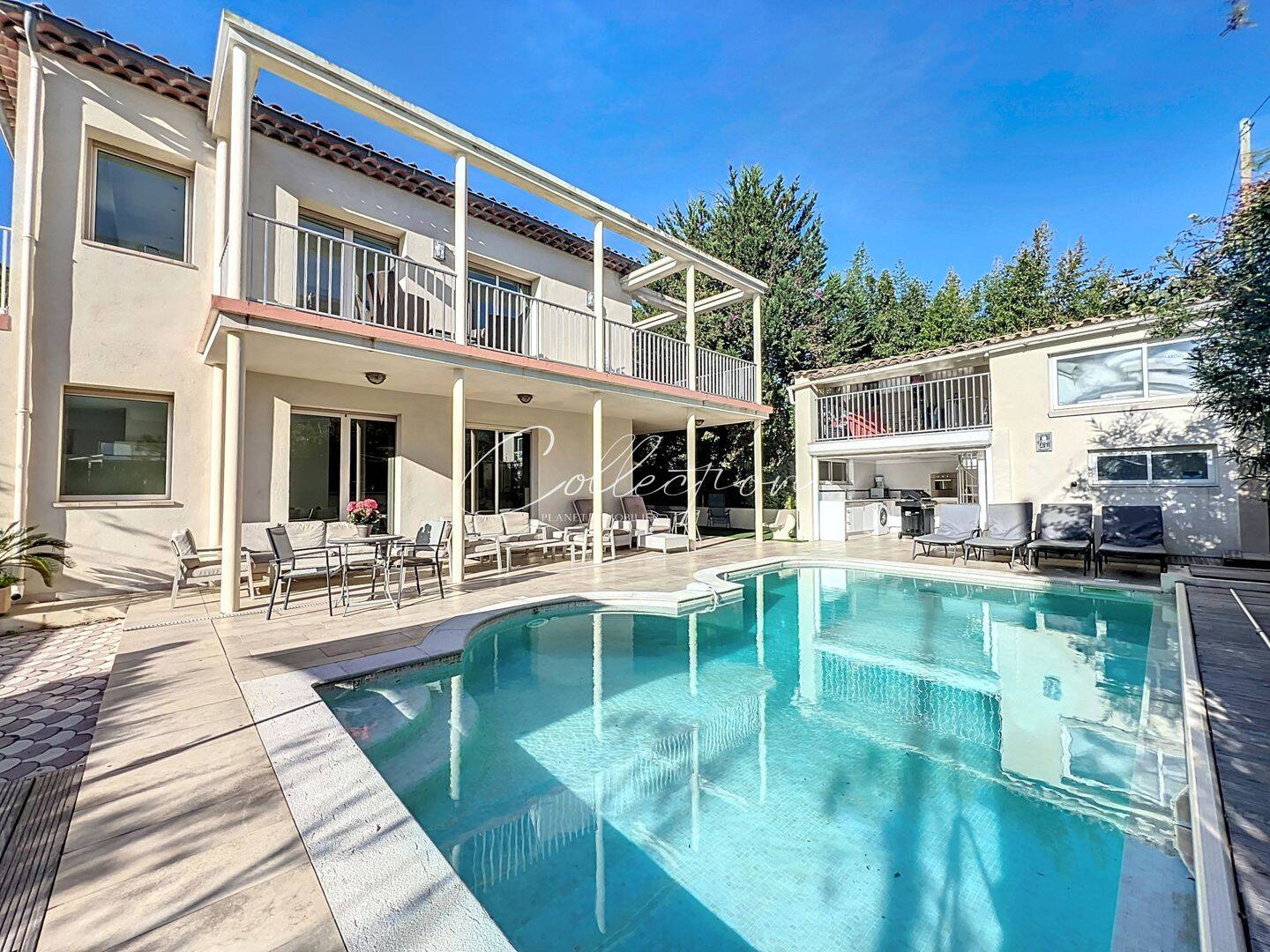 Maison 10 pièces 250 m² · à Antibes · 250 m² · 1 575 000 €