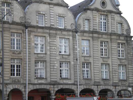 Appartement à louer 910 € 4 pièces 3 chambres 95 m² Étage 1/3 Hyper Centre Arras 62000