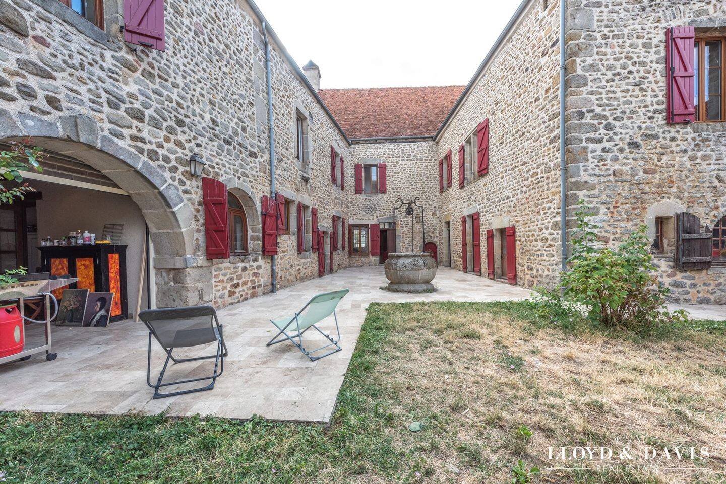 Maison 10 pièces 333 m² · à Arnay-le-Duc · 333 m² · 380 000 €