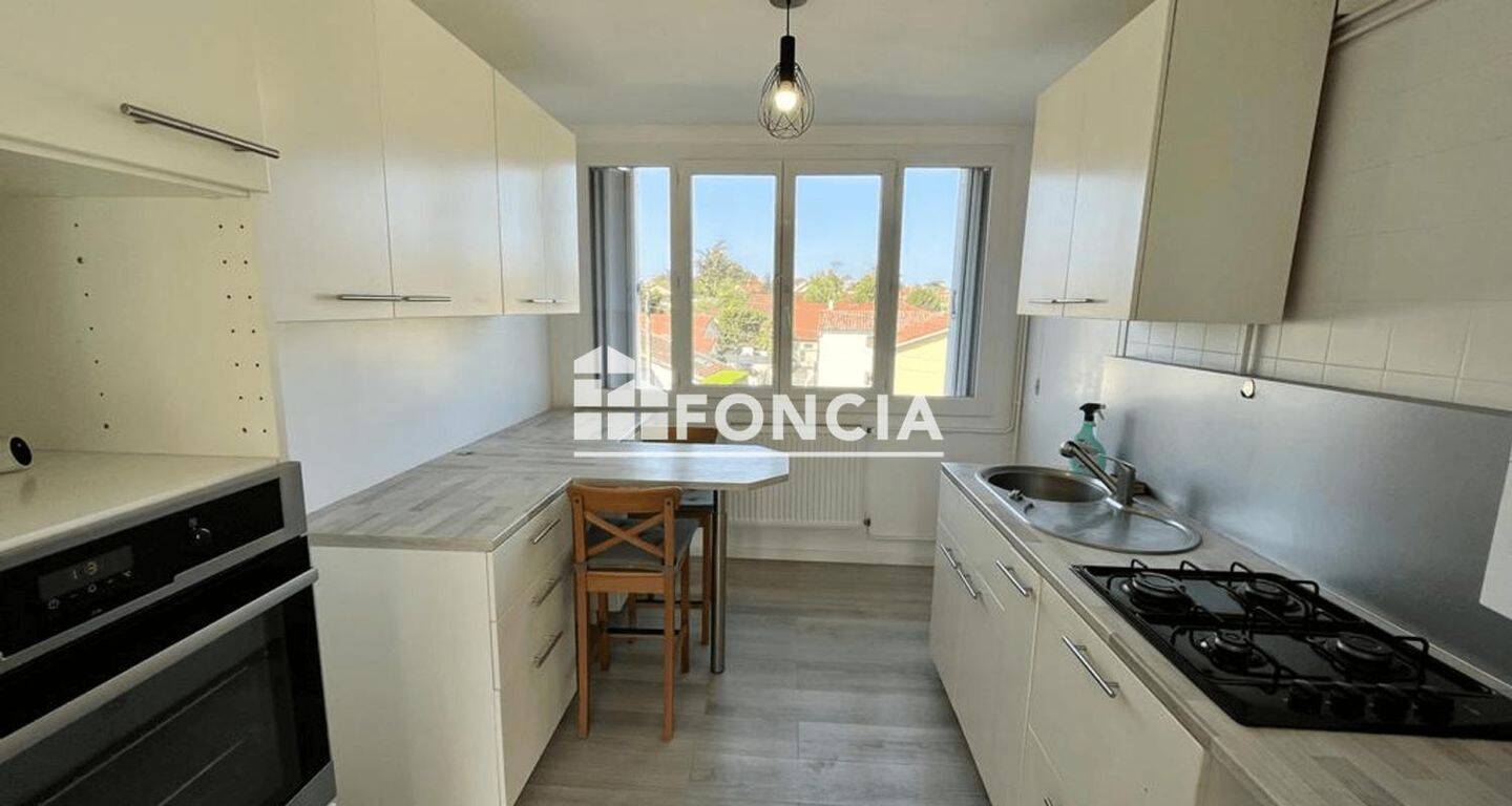 Appartement 4 pièces 74 m² · à Décines-Charpieu · 74,3 m² · 900 €/mois