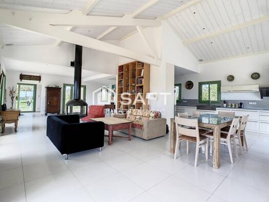 Maison à vendre 497 000 € 10 pièces 4 chambres 218 m² 4 655 m² de terrain Saint-Froult 17780