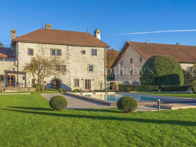 Château à vendre 13 500 000 € 18 pièces 12 chambres 1 077 m² 3 997 m² de terrain Saint-Julien-en-Genevois 74160