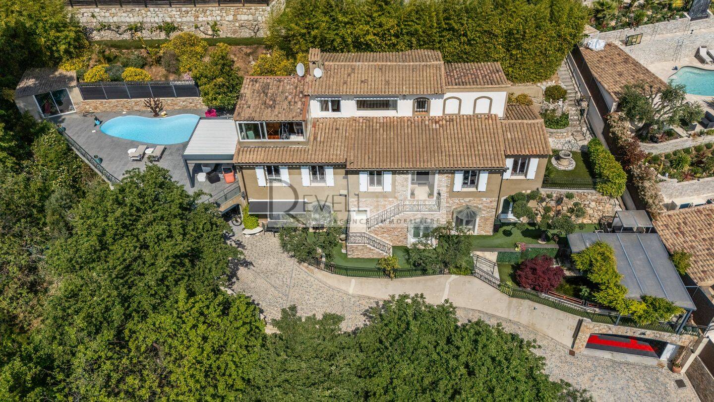 Maison 10 pièces 267 m² · à Carros · 266,7 m² · 1 250 000 €