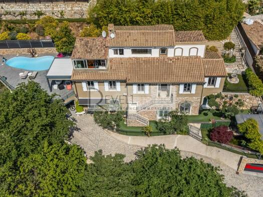 Villa à vendre 1 250 000 € 10 pièces 6 chambres 266,7 m² 1 760 m² de terrain Les Ecarts-Village-Plans de Carros Carros 06510