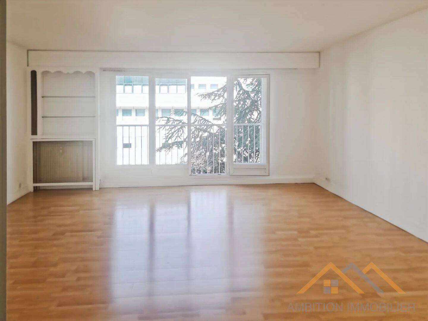 Appartement 4 pièces 97 m² · à Paris 15ème Arrondissement · 97 m² · 3 041 €