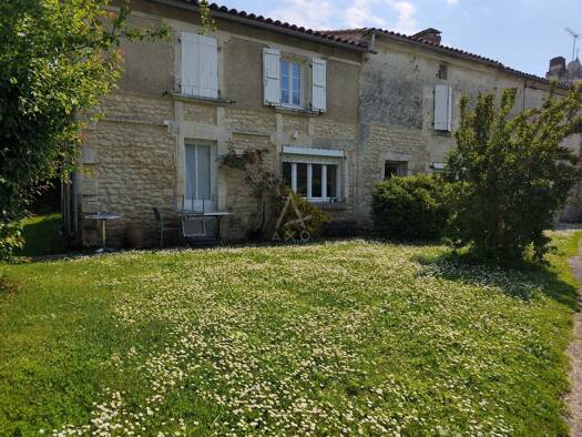 Maison à vendre 346 000 € 5 pièces 3 chambres 215 m² 8 000 m² de terrain Saint Ausone-Saint Martin-Saint Gelais Angoulême 16000