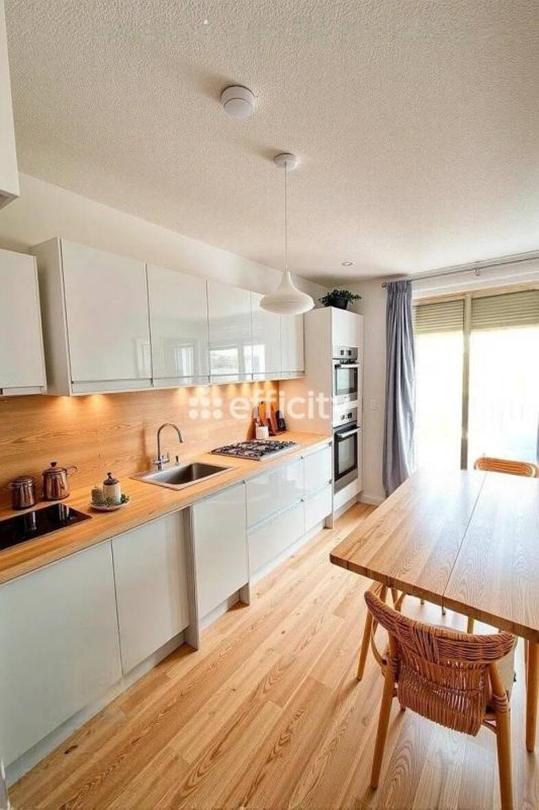 Appartement à vendre 260 000 € 4 pièces 2 chambres 82 m² Étage 3/4 Aiguerelles Montpellier 34000