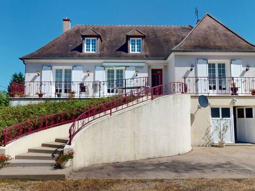 Maison à vendre 325 000 € 6 pièces 4 chambres 163 m² 5 746 m² de terrain Saint-Bouize 18300