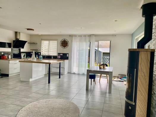 Maison de plain-pied à vendre 239 200 € 4 pièces 3 chambres 94 m² 608 m² de terrain Blain 44130