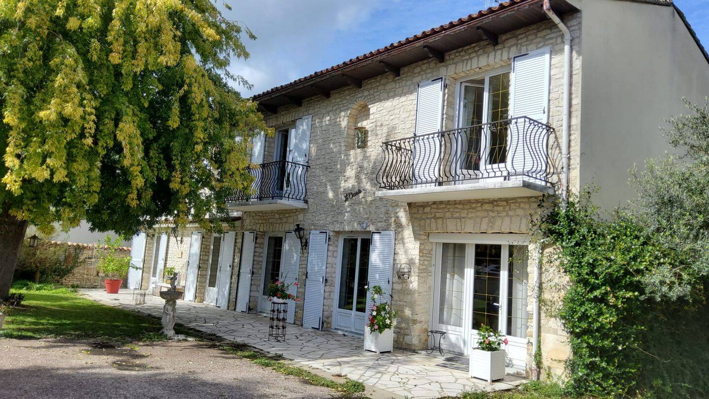 Maison 6 pièces 247 m² · à Jarnac · 247 m² · 380 000 €