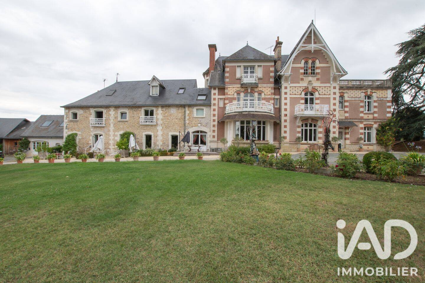 Maison 40 pièces 2000 m² · à Châtillon-sur-Indre · 2 000 m² · 2 285 000 €