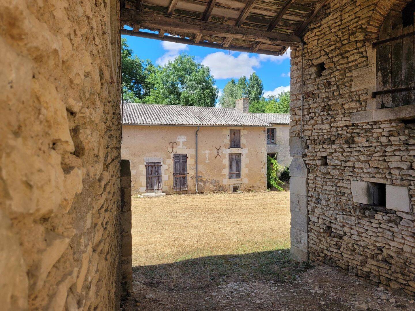Maison 8 pièces 200 m² · à Vouillé · 200 m² · 168 000 €