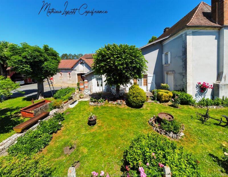 Maison 11 pièces 280 m² · à Saint-Pierre-de-Chignac · 280 m² · 200 000 €