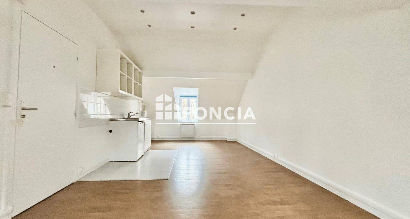 Appartement 1 pièce 21 m² · à Viroflay · 20,5 m² · 690 €