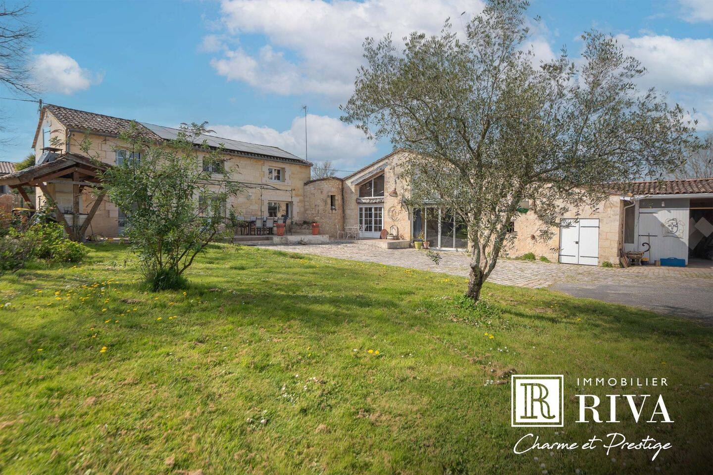 Maison 7 pièces 330 m² · à Fargues-Saint-Hilaire · 330 m² · 646 000 €