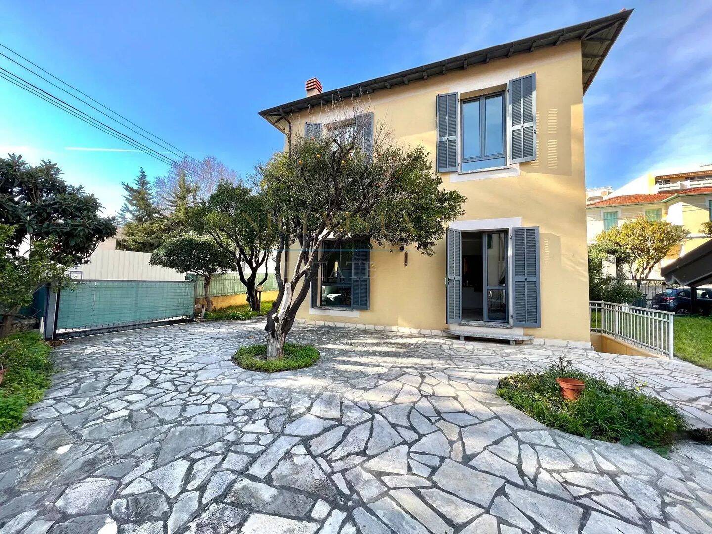 Maison 5 pièces 150 m² · à Roquebrune-Cap-Martin · 150 m² · 1 500 000 €