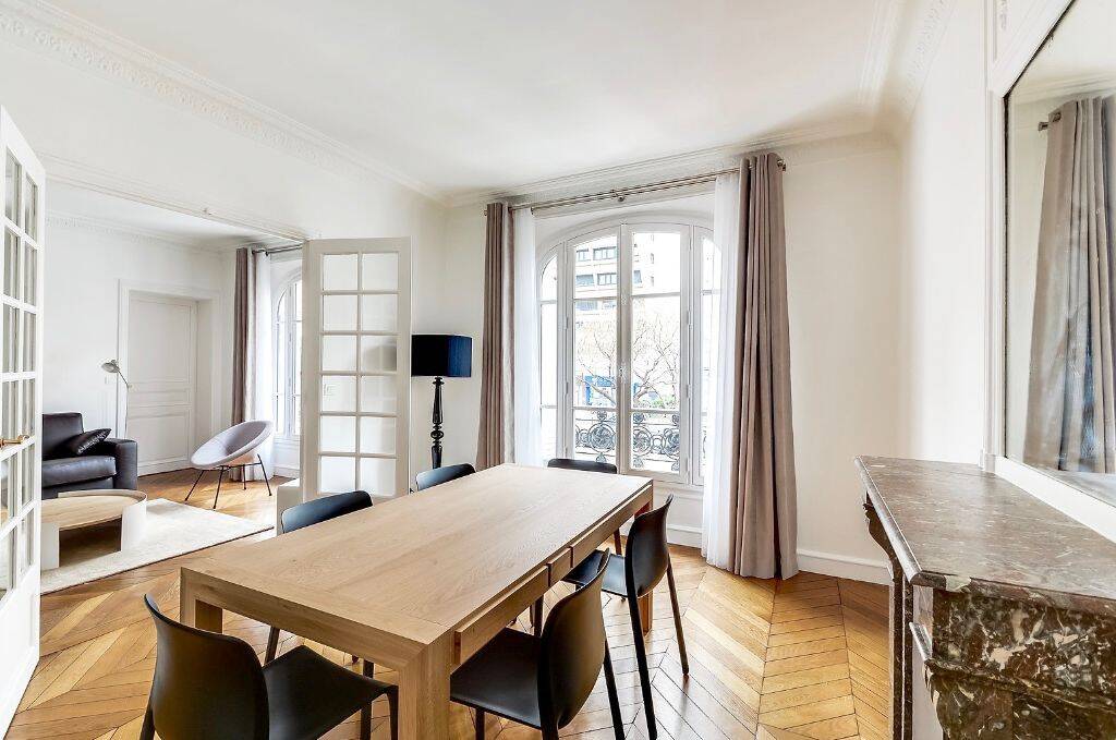 Appartement 4 pièces 101 m² · à Paris 19ème Arrondissement · 101 m² · 2 830 €