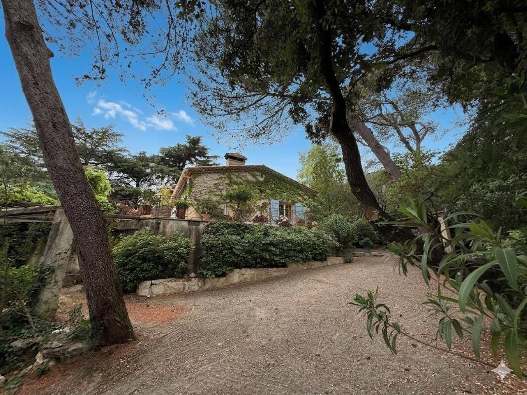 Maison 9 pièces 266 m² · à Nîmes · 266 m² · 650 000 €