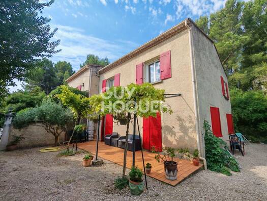 Maison à vendre 495 000 € 8 pièces 6 chambres 250 m² 645 m² de terrain Secteur Sud Pernes-les-Fontaines 84210