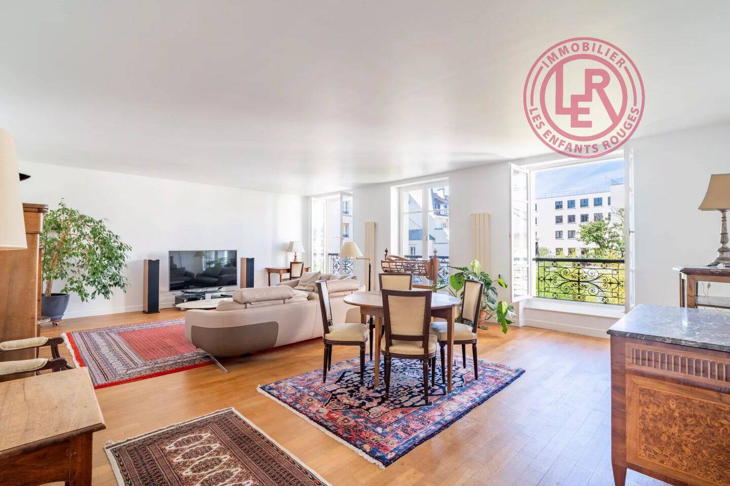 Appartement 5 pièces 142 m² · à Paris 3ème Arrondissement · 142,2 m² · 5 960 €