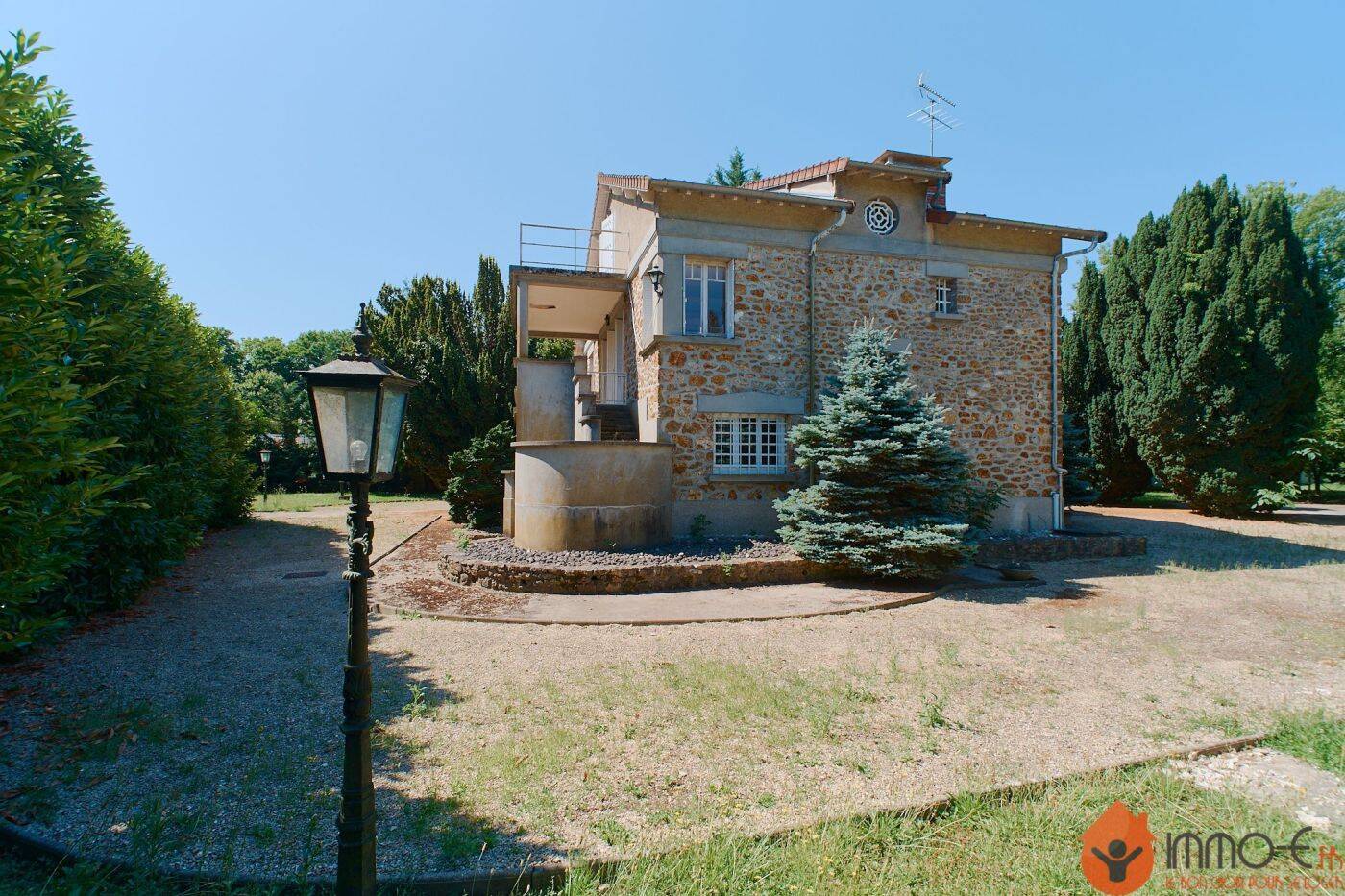 Maison 6 pièces 200 m² · à Condé-Sainte-Libiaire · 200 m² · 720 000 €