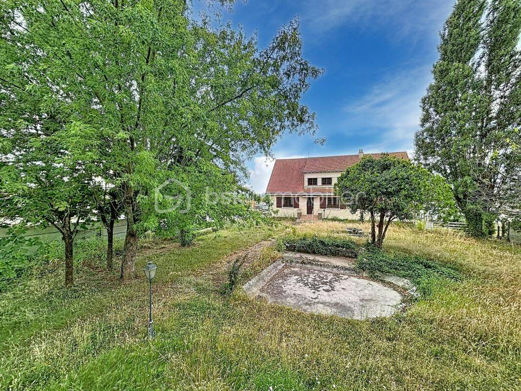 Maison 7 pièces 313 m² · à Bressuire · 313 m² · 157 500 €