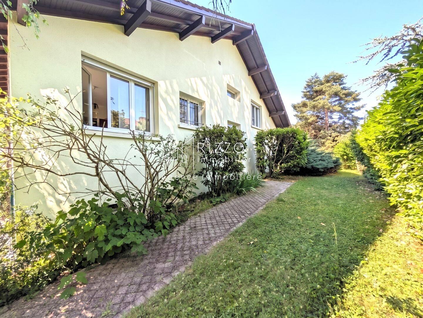 Maison 6 pièces 196 m² · à Prévessin-Moëns · 196 m² · 990 000 €