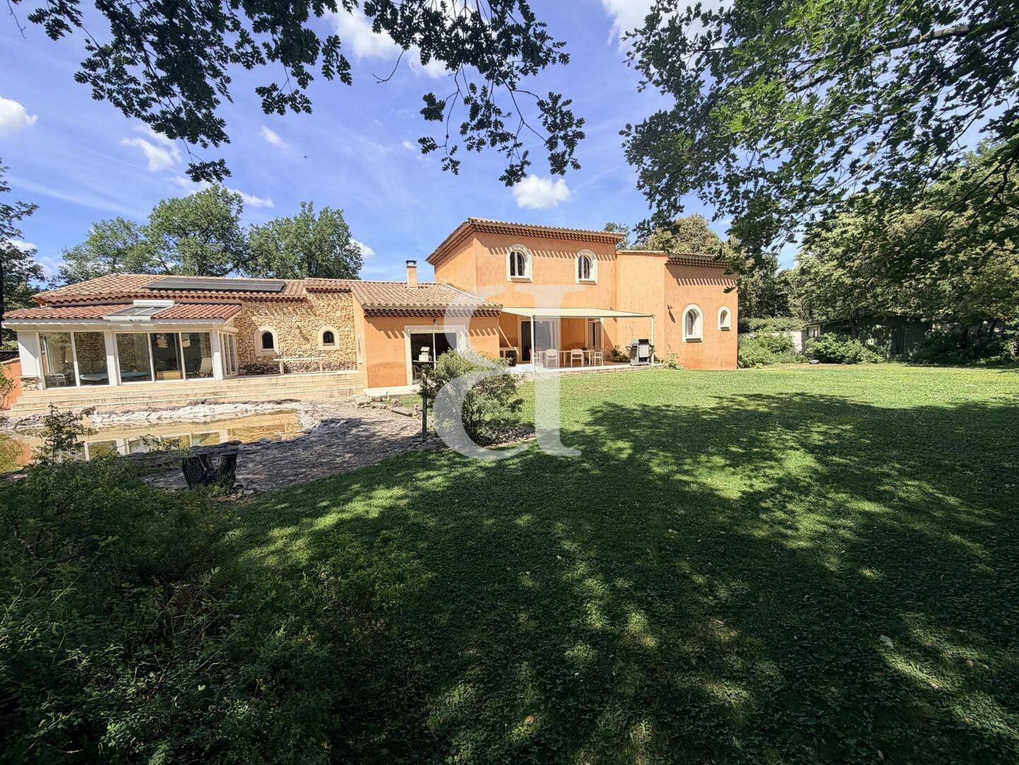 Maison 11 pièces 250 m² · à Venasque · 250 m² · 735 000 €