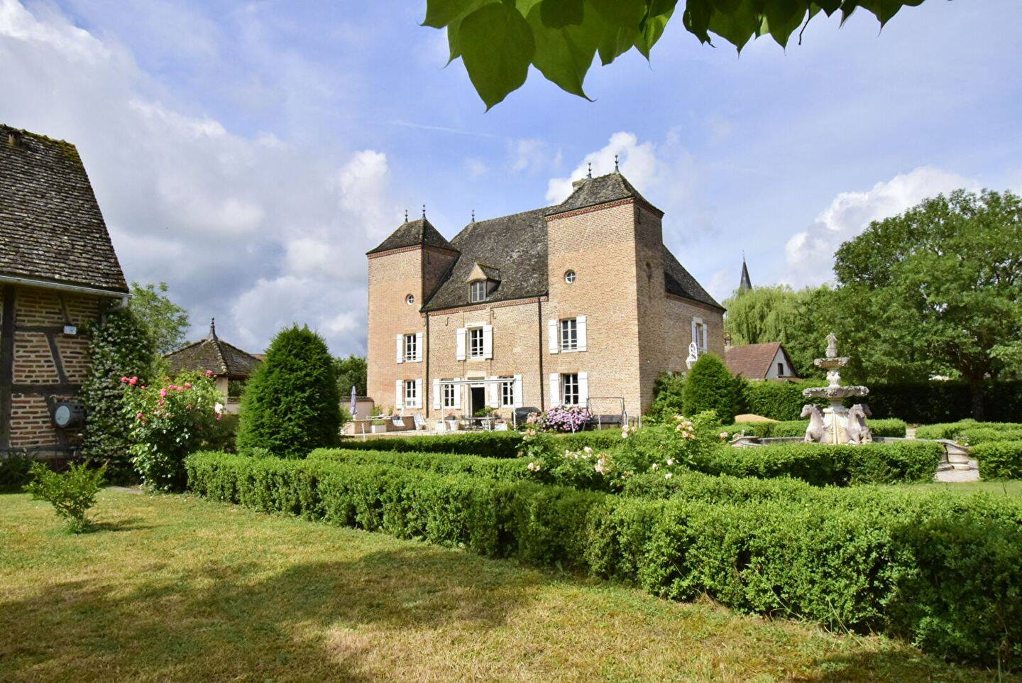 Maison 8 pièces 399 m² · à Saint-Martin-en-Bresse · 399 m² · 660 000 €