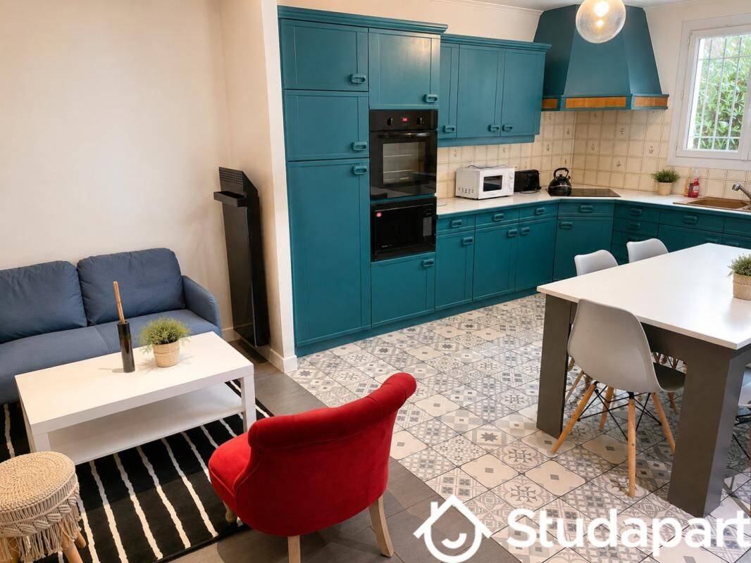 1 pièce 12 m² · à Cergy · 12 m² · 590 €
