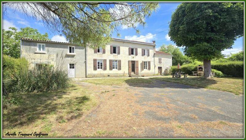 Maison 8 pièces 226 m² · à Saint-Pierre-de-Juillers · 226 m² · 330 000 €