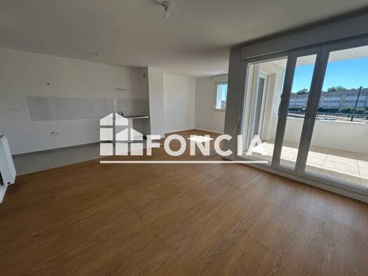 Appartement à louer 1 037 € 3 pièces 2 chambres 66,3 m² 1er étage Melun 77000