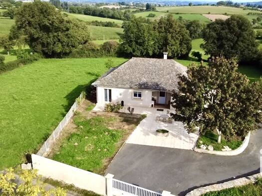 Maison à vendre 210 000 € 4 pièces 3 chambres 97 m² 4 600 m² de terrain Tauriac-de-Naucelle 12800