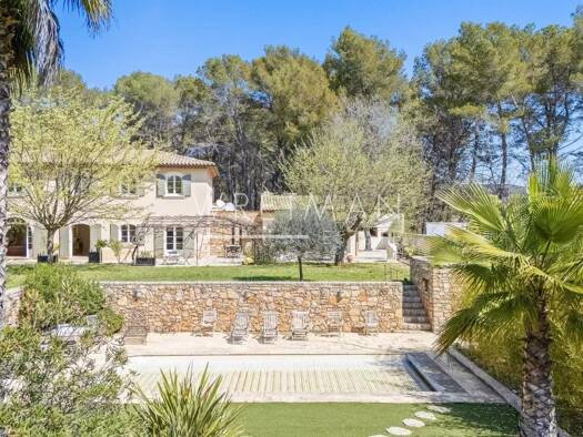 Villa à vendre 1 790 000 € 10 pièces 3 chambres 260 m² 7 620 m² de terrain Trans-en-Provence 83720