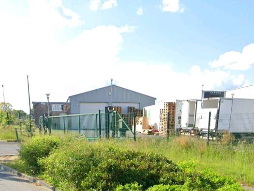 Entrepôt à vendre 300 000 € 259 m² d'espace de stockage Souvigné 37330