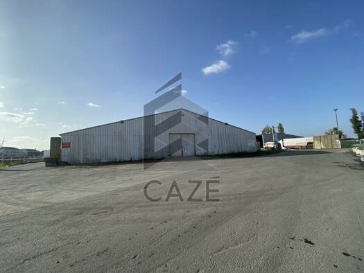 Local d'activités à louer 1 800 € 400 m² d'espace de stockage Bassens 33530