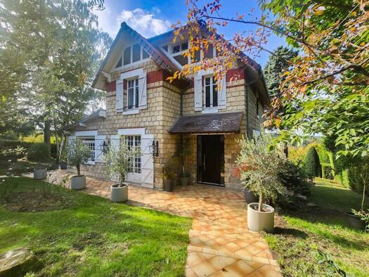 Maison à vendre 735 000 € 10 pièces 5 chambres 211,6 m² 2 575 m² de terrain Nesles-la-Vallée 95690