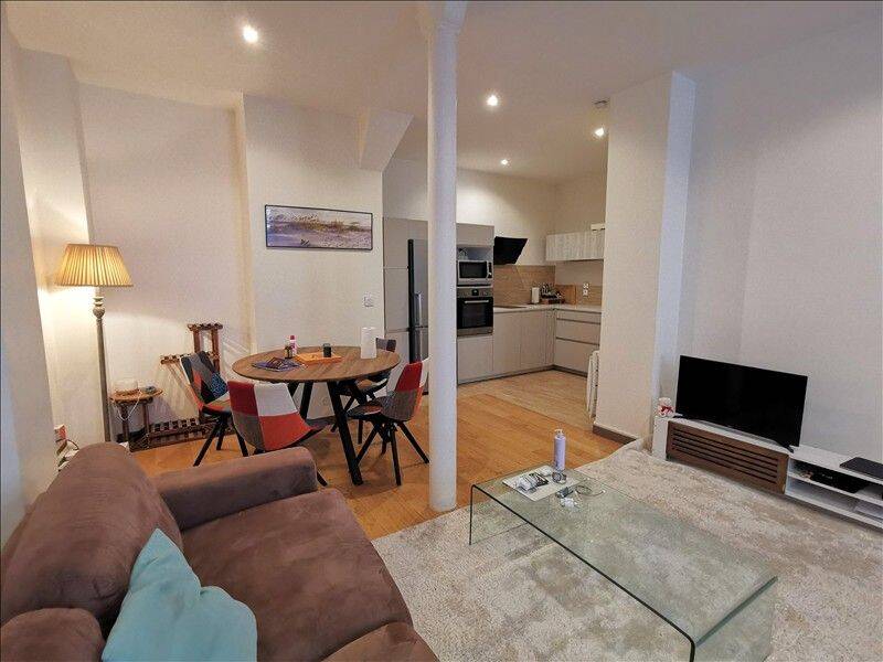 Appartement 2 pièces 65 m² · à Paris 16ème Arrondissement · 65 m² · 1 788 €