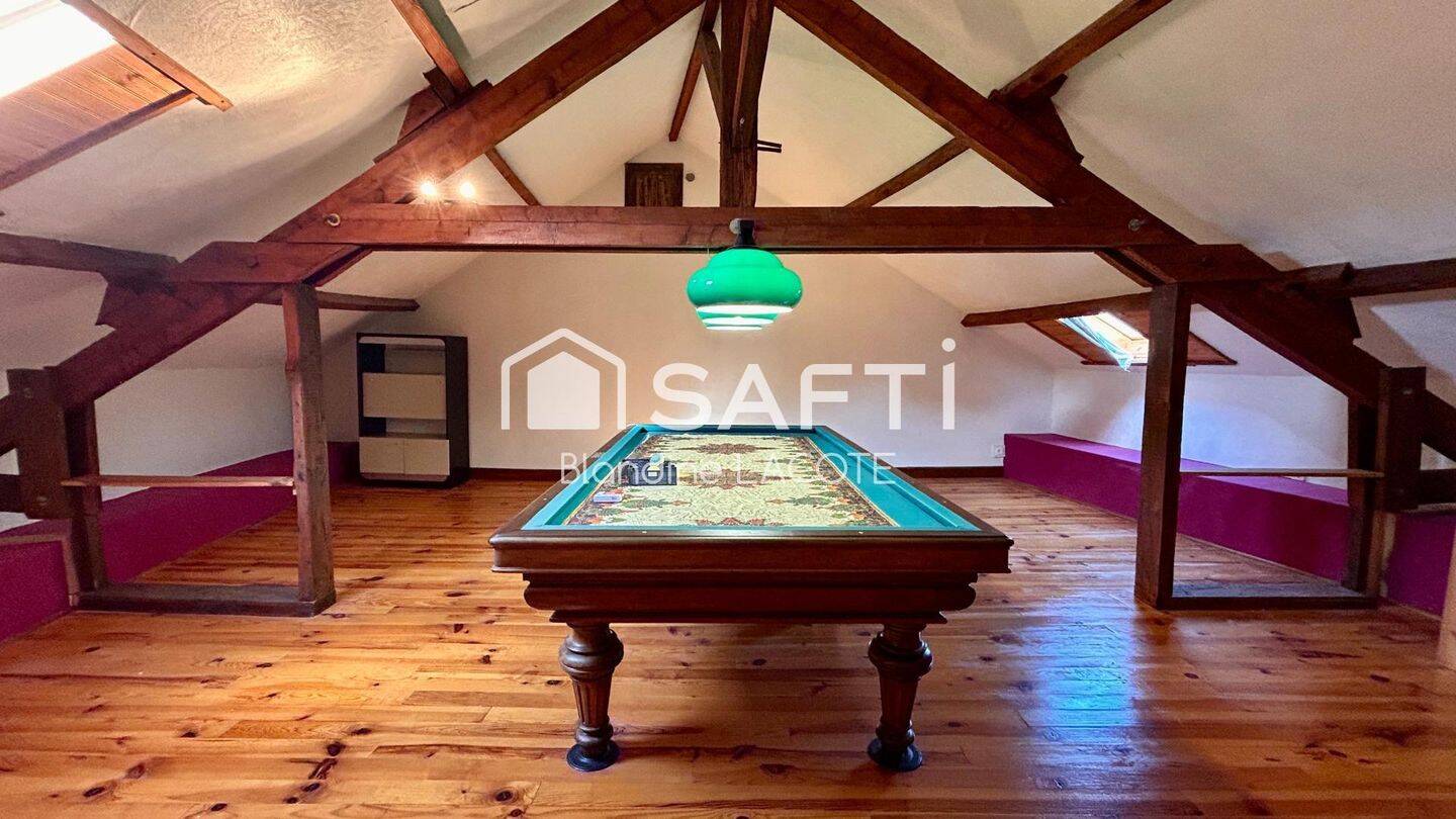 Maison 8 pièces 188 m² · à Bourganeuf · 188 m² · 162 000 €