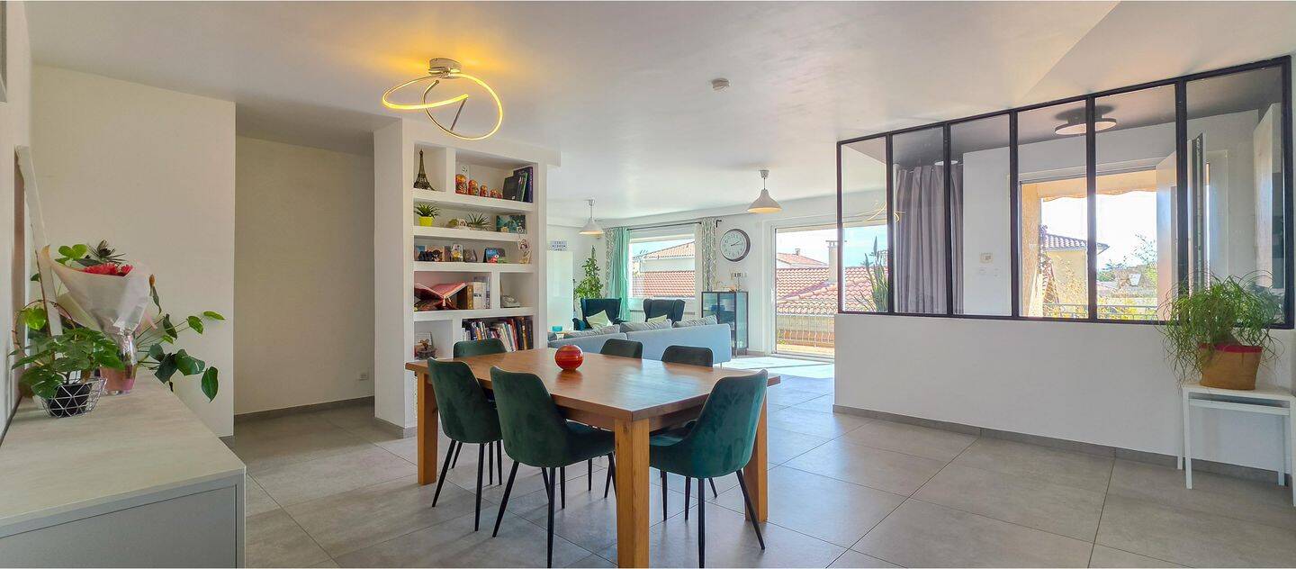 Maison 12 pièces 245 m² · à Meyzieu · 245 m² · 690 000 €